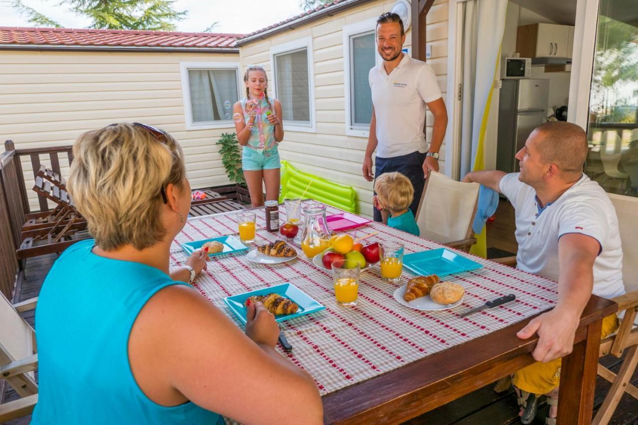 Mobile Homes Solaris Vacanceselect ชิเบนิก ภายนอก รูปภาพ